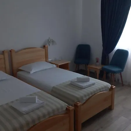 Konukevi Pensiunea Alicia 3*