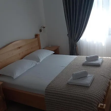 Konukevi Pensiunea Alicia